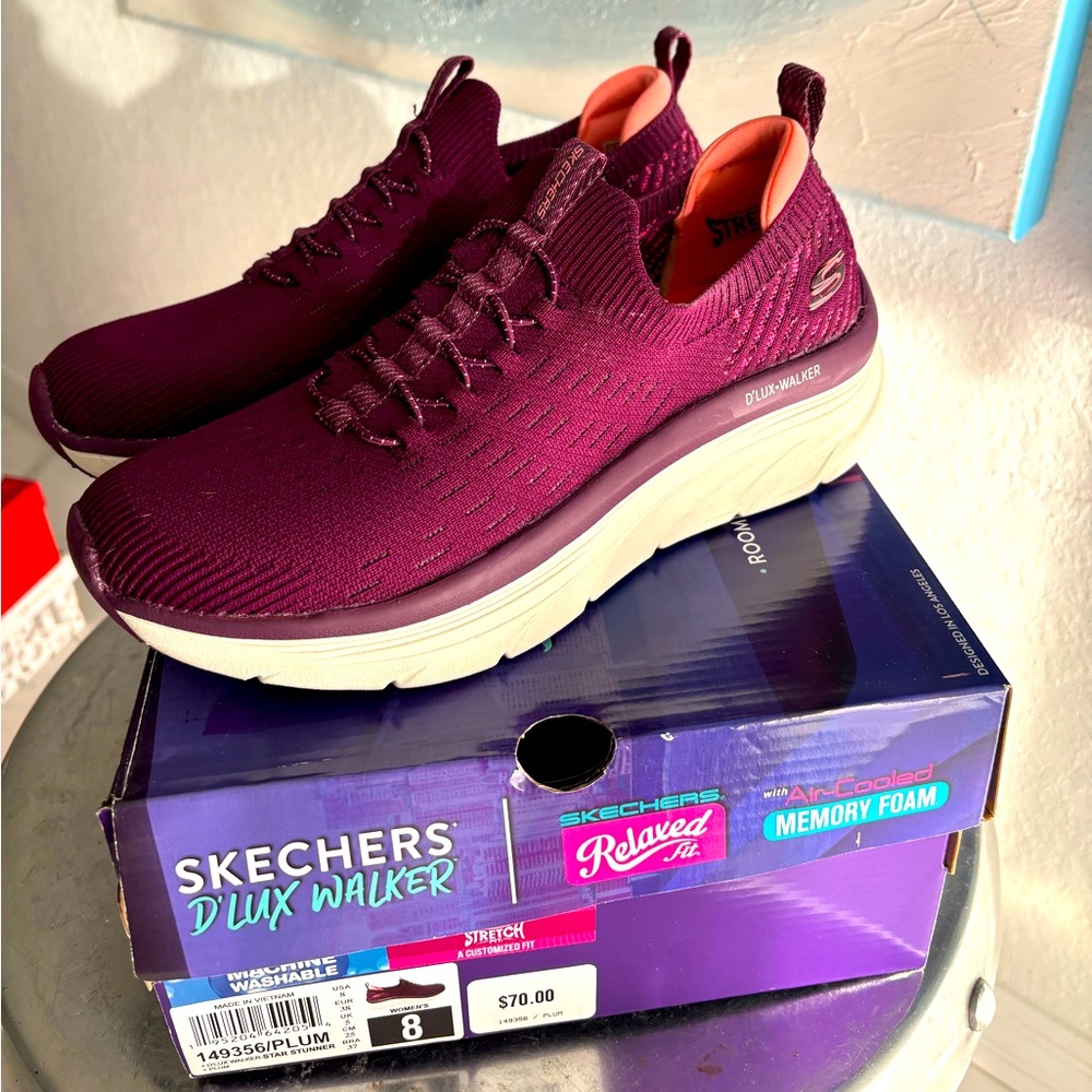 Skechers DLux Walker. Size 8. Womens.
